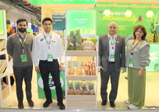 Jalaram Fruit, empresa familiar, con Suraj Thakrar, Jai Thakrar, Rodney y Jyoti Thankrar.