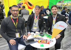 Jhonatan Boa, Leonan Recla y Gabriel Guidolini de la empresa AGC Frutas de Brasil.