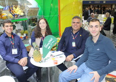 Grupo DolceMel con João Morais, Leticia Buriti y Roberto Junior junto a su cliente Joan Gayubo.