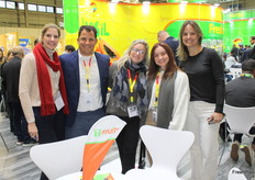 Grupo de TFruits con Jacinta Tonial