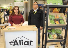 Rosa María Solares y Josue Raxtun de Aliar Fresh Produce