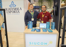 Hugo Villavicencio y Gaspar Yatáz de la empresa Siucom.
