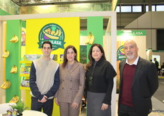 Exportador de banano del Ecuador “Agzulasa”, representado por Marianela Ubilla (izquierda)