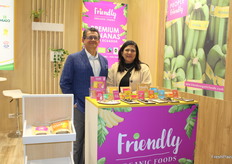 Jimmy Terán y Jacqueline Ubarra de la empresa Friendly Organic Foods.