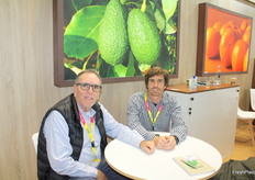 Fundo el Paraiso, representado por Miguel León e hijo.