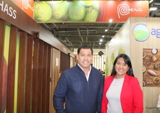 Juan Carlos Paredes y Fanny Robles representando a Agrícola Pampa Baja de Perú.