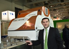 Vincent Boulbes presentó la nueva calibradora de dátiles de Maf Roda.