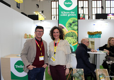 Juan Francisco Abellaneda y Lydia González, en el stand de la empresa murciana Deilor. Productora de frutas y hortalizas de Murcia.