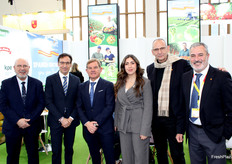 Stand de Proexport, con representantes de la cadena de supermercados Consum y Europool.

