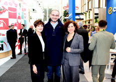 Inma, Carmen y Ausias, de Frutas Inma, visitando Fruit Logistica.
