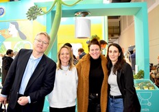 Parte del equipo de Sakata.