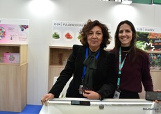 Ángeles Esquinas López y Lucía Spa Martin, en el stand de la empresa granadina Fulgencio Spa.