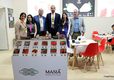 Stand de Emco Cal y Masiá Breeding, exponiendo sus variedades de fresa. 


