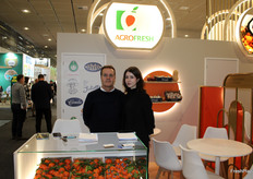 José Calatayud y su hija Camila Calatayud, en el stand de Agrofresh Export Consortium.