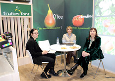 Stand de Fruites Font, productores de fruta de hueso y pepita.

