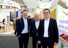 
René, Batiste y Javier, de la empresa citrícola valenciana Fontestad, visitando la feria.

