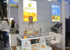 Javier Obregón, gerente comercial de Cooperativa Exportadora Citrícola en el stand de Argentina