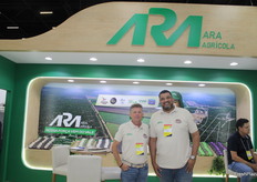 Adailton Nunez y Maicon Silva de la empresa Ara Agrícola de Brasil