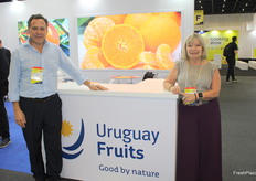 Equipo de Upefruy con Heraldo Méndez y Marta Bentancur. Primera participación en la feria de São Paulo