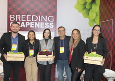 Equipo Grapa Global con Alana Góis, especialistas en uvas