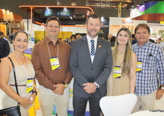 Equipo de FinoAgro y Finobrasa, productores y exportadores de mangos y uvas de Brasil, representado por Adriano Daniel Thielke (3ero de izquierda)