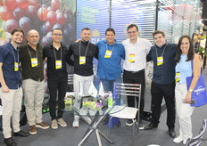 Equipo de Valex con Thalita Leal, exportadores de uvas de Brasil