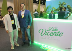 Don Vicente con Wellington Carvalho y Vagner Promicia (CEO)
