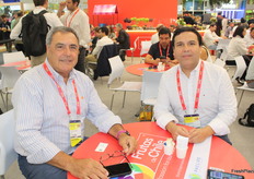 Equipo de Chisa con Guillermo Reveco y Nelson Palma, exportadores de manzanas y cerezas