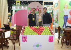 Equipo de Mesfruits con Jair Boscato, Andrea Himbert y Francois Mestre