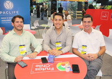 Sebastian Gonzalez y Luis Zapata de Agrogreen Hass Chile, junto con Sebastian Lagos del Grupo Bonobo