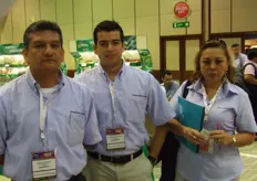 Intereses en los procesados de frutos para exportación por parte de Producto de Jugos S.A. A la izquierda Vianney Alzata Castro, Gerente.