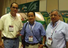 Representantes de Exotic Organic Herbs, con su presidente Ramiro Castañeda.