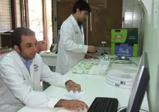 Felipe Jiménez & Nicolás Carreño en el laboratorio