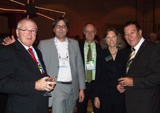 Representantes de Holanda con Nancy Tucker vicepresidenta de la PMA.