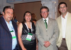 Rodrigo Echeverría, presidente de Fedefruta con acompañantes de Chile y Brasil.