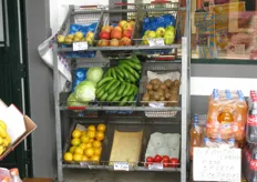 Oferta de frutas en las pequeñas tiendas
