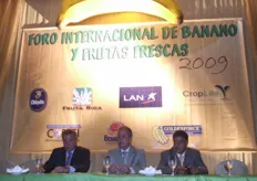 En la inauguración con el Ministro de Agricultura Walter Poveda Ricaurte, el Subsecretario de Direccionamiento Estratégico Agroproductivo, Manuel Andrade Jara y el Presidente de la Asociación de Exportadores de Banano del Ecuador- AEBE, Eduardo Ledesma.