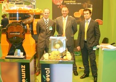 Emilio Mari con sus colegas de Zumoval