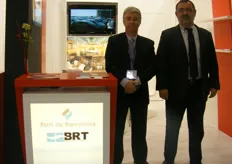 Manuel J. Galán, Sales Manager de Port of Barcelona junto con uno de sus clientes.