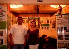 Maria Eugenia Romero y Marcos Ullauri del INIAP