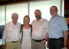 Hans Ellerbrock (Alemania), Olga Kalyakina (Ucrania), Vladimir Zakharov (Ucrania) y Sergey Ecins (Latvia) en el 9no Foro Internacional del Banano en Guayaquil, Ecuador