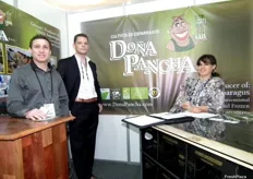 Emilio Lenis, Bram Hulshoff y Giselle Jimenez de Doña Pancha, exportadora de espárragos frescos