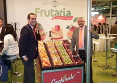 Alfonso Rivera y Carlos Echeveste, de Frutaria, promocionando su marca Cachirulo para las frutas.