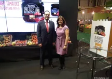 "José Aparicio y Amparo Seguí, de BONNYSA, presentando su nueva marca de productos elaborados "Picaro", complementos perfectos para la cocina."