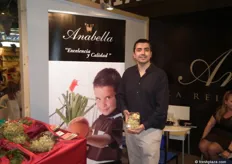 David Carrillo promocionando la marca Anabella.