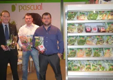 Adam Hill y el personal de Pascual Marketing S.L. promocionando sus nuevas ensaladas frescas con la marca LOVE FRESH.