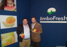 M. Ángel Jiménez y Víctor Rodriguez, de JimboFresh INTERNATIONAL, promocionando sus pimientos de tres colores.