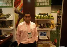 David Morales Garcia, de Chayotes de Altura en Costa Rica, exportadores de una amplia gama de frutas exóticas a los EE.UU.