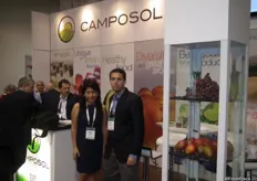 Danitza Sánchez y Guillermo Espinose en el stand de Camposol. Este fue el primer año de Camposol en PMA.