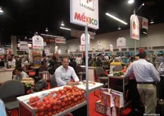 El Sr. Martinez Gonzáles, de LA Ilusion, proveedores de tomates mexicanos.